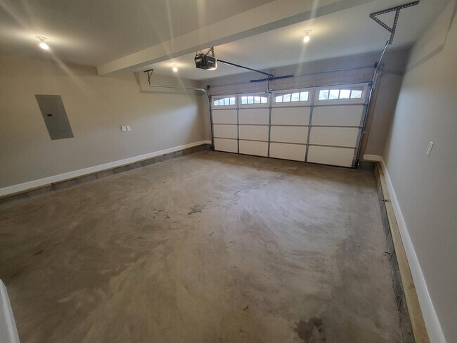 Building Photo - 1098 Whitney Dr