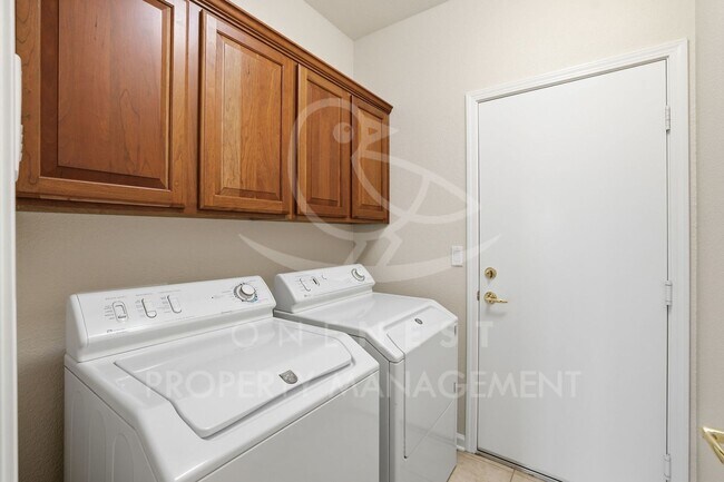 Building Photo - Refreshed 2-bedroom plus den, 2.5-bathroom in beloved Sun City Lincoln Del Webb community!