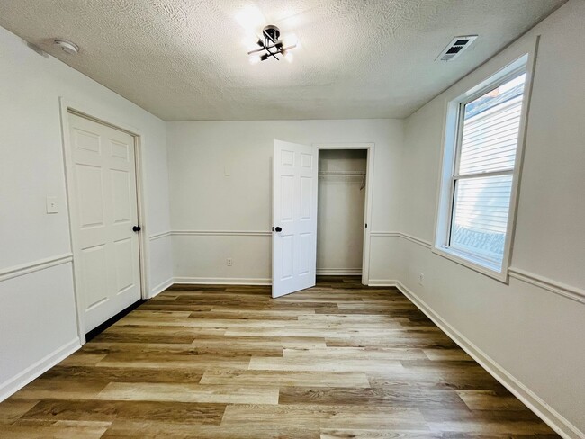 Building Photo - Remodeled 3 bedroom home in Portland