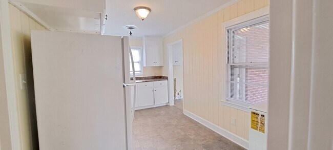 Building Photo - 806 S Best St