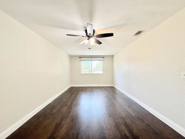 Building Photo - 1238 Bellevue Blvd