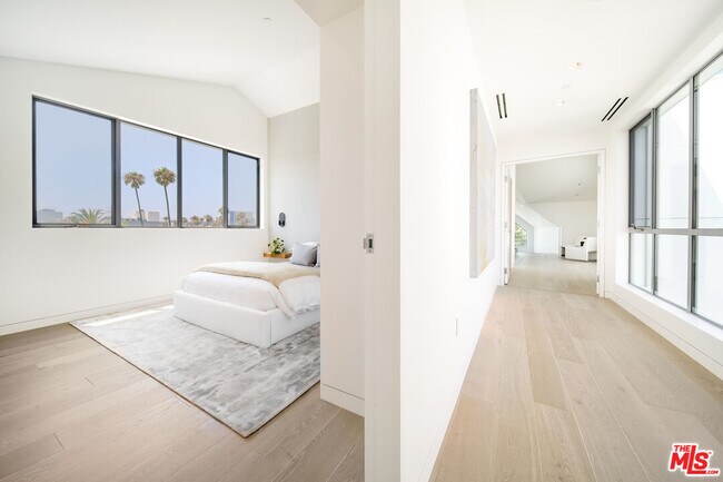 Building Photo - 8600 Wilshire Blvd