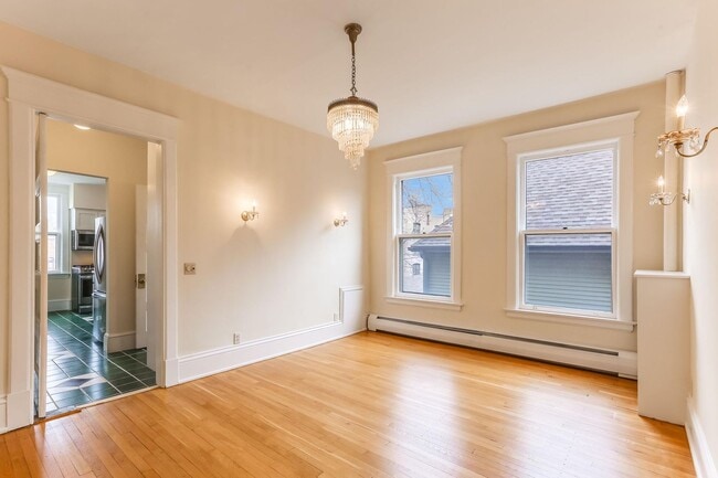 Building Photo - Stunning oversized 2 Bed/2Bath Condo in Cr...