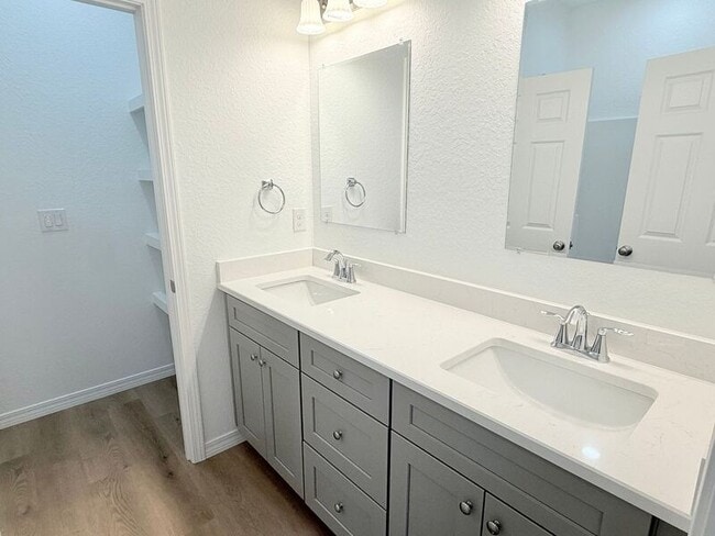 Building Photo - 3384 Hudson Bend