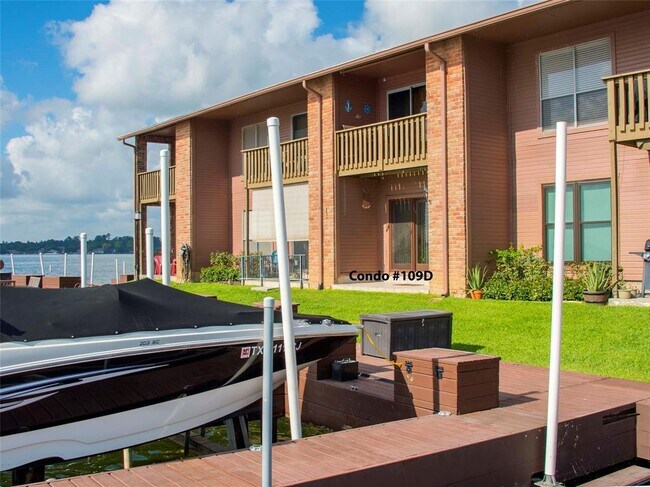 Building Photo - 801 River Rd