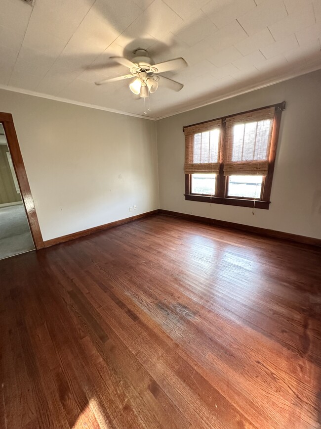 Building Photo - 1312 W University Ave