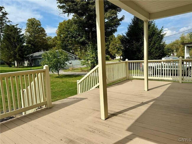 Building Photo - 37 White St