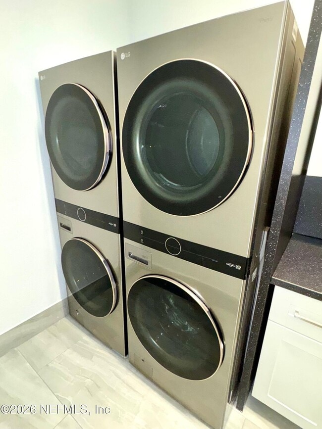 Building Photo - 163 Pine Forest Ct