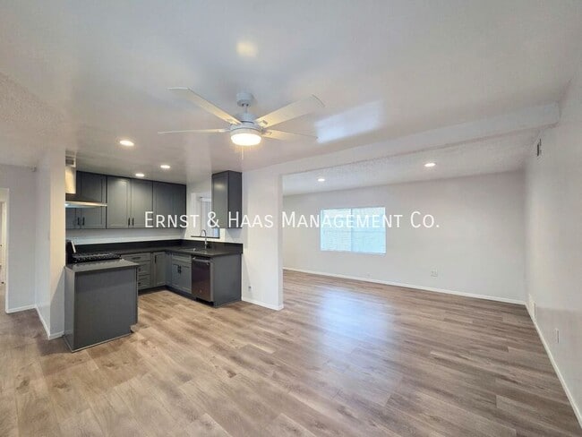Building Photo - 904 S Kenmore St