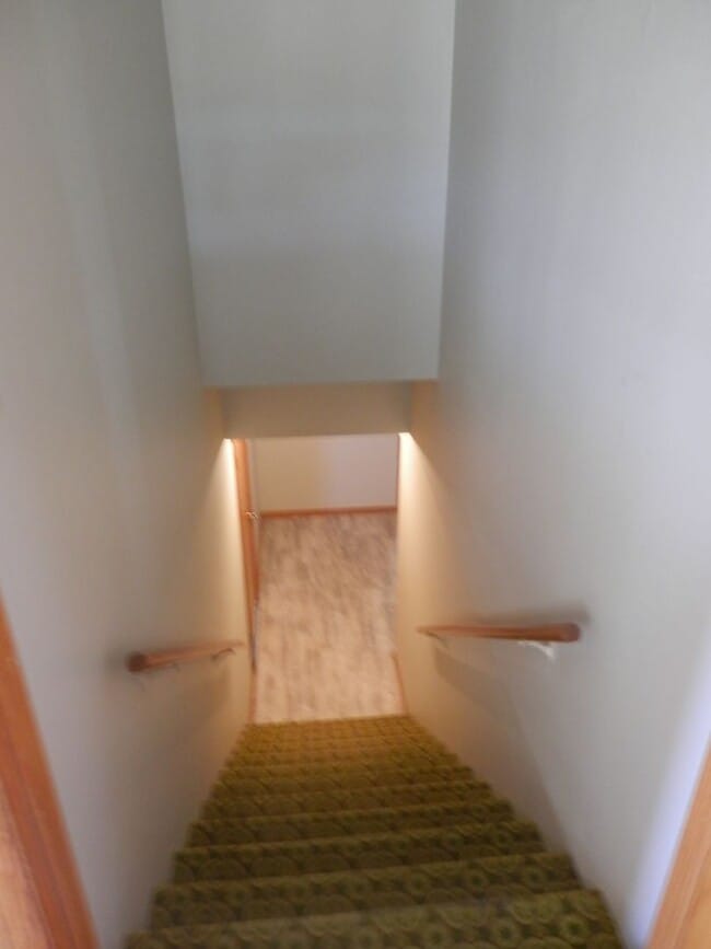 Building Photo - 3 Bed 2 Bath Farmhouse!