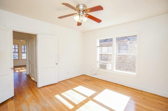 Building Photo - 4320-4322 Jack St