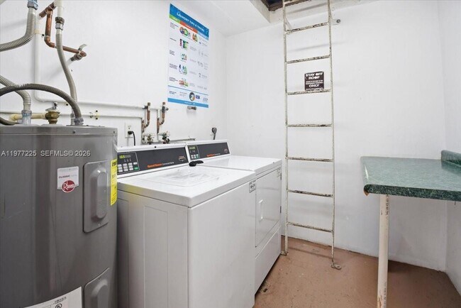 Building Photo - 9410 Tangerine Pl