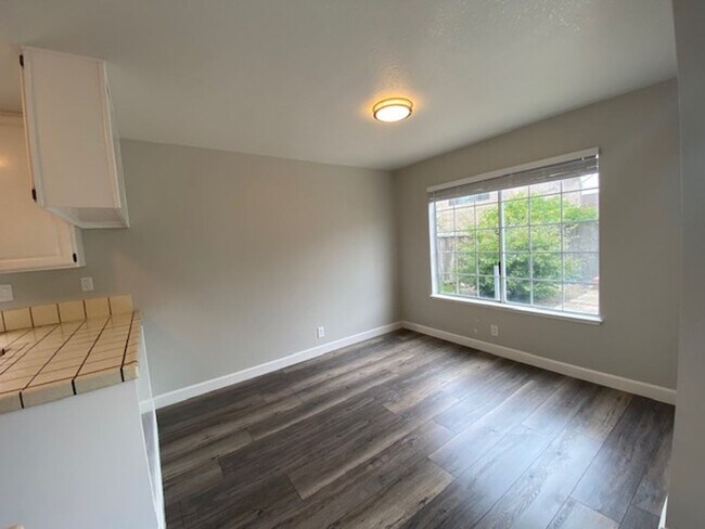 Building Photo - 3BR/ 2BA Updated Home!