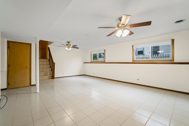 Building Photo - 421 N Elm St