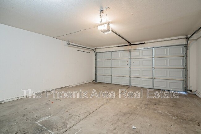 Building Photo - 251 W Windsor Dr