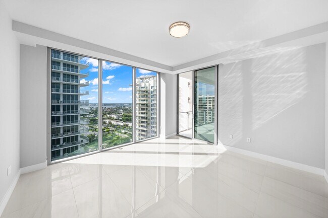 Building Photo - 3100 N Ocean Dr