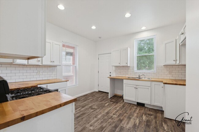 Building Photo - $1,995 - North End 4 Bedroom/ 1.5 bathroom...