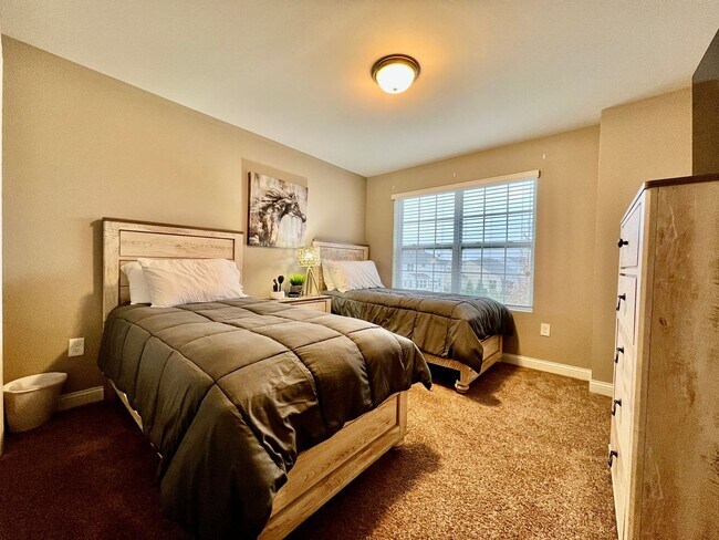 Building Photo - Executive corporate rental features community pool. Fully furnished and includes all utilities.