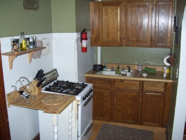 Primary Photo - 515 Village St
