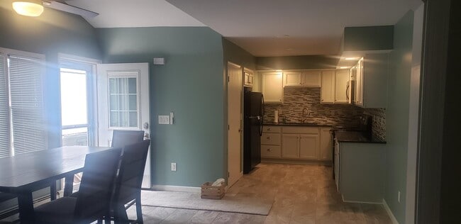 Building Photo - 4215 Valley Rd