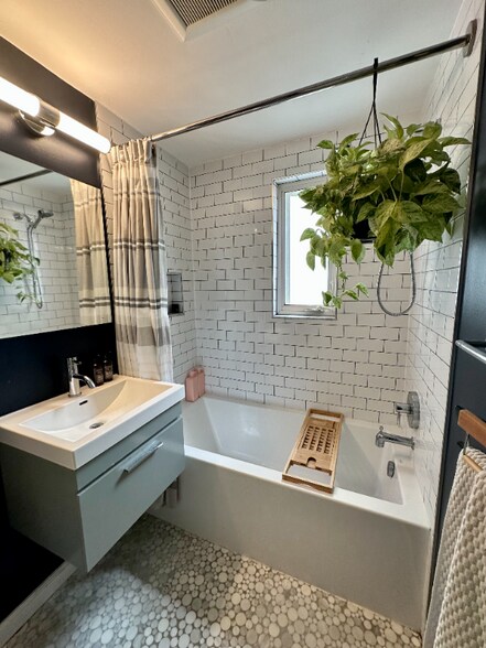 Building Photo - 618 S Pitt St