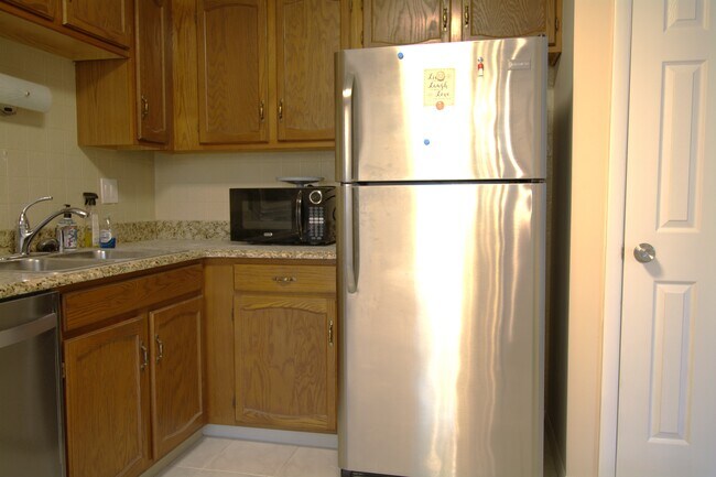 Building Photo - 607 Eastview Ct