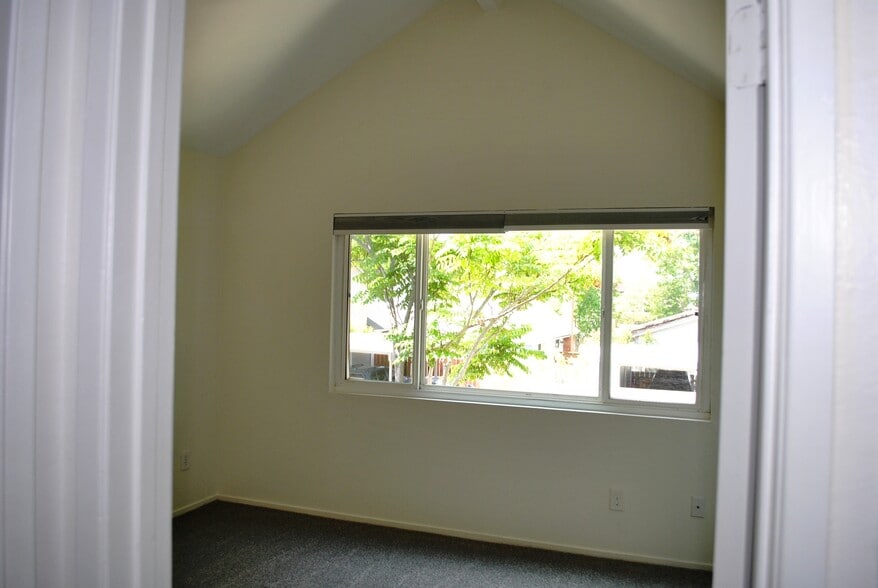 Building Photo - 10626 Escobar Dr