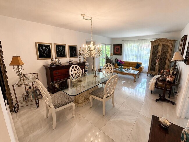 Building Photo - 5570 Tamberlane Cir