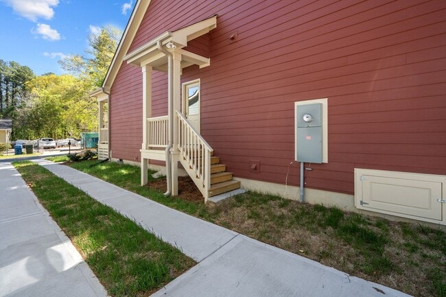 Building Photo - Modern amenities meet Cozy charm!  3 Bedro...