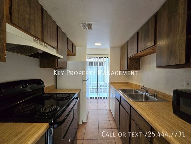 Building Photo - 2 BEDROOM 1 BATH CONDO IN LAS VEGAS NEAR S...