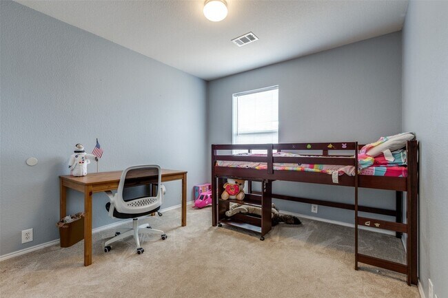 Building Photo - 2402 Pheasant Run