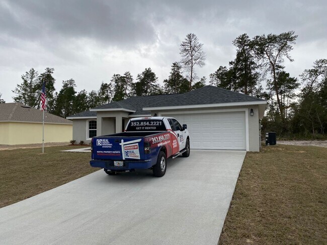 Building Photo - Custom Home - Desirable SW Ocala Neighborhood 3/2/2 - $250 off first months rent