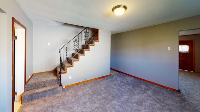 Building Photo - Spacious 2 Bed 1.5 Bath Home with Garage f...