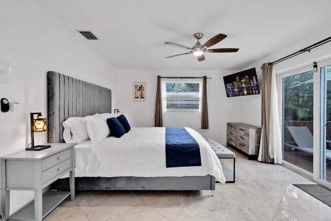 Building Photo - 2065 SW 28th Terrace