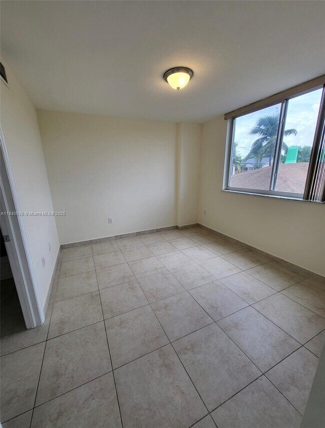 Building Photo - 2647 NW 25th Ave