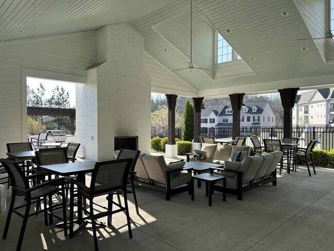 Building Photo - 1630 Shadow Green Dr