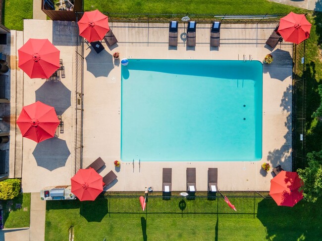 Building Photo - 2 bedroom / 1 bath. Limited-Time Offer: $600 Rent Credit (Applied Over First 3 Months)