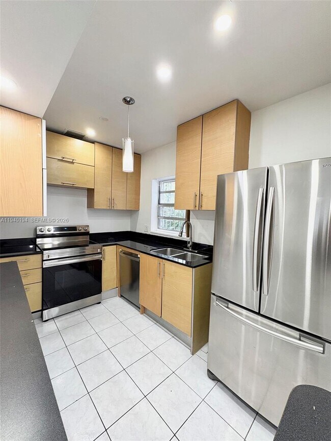 Building Photo - 1332 NE 177th St