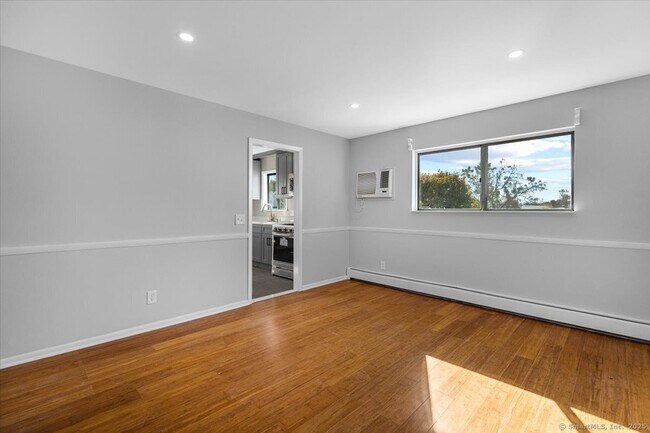 Building Photo - 88 Horton St