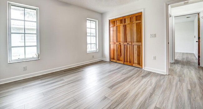 Building Photo - 12 Brentwood Ln