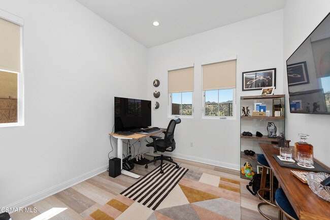 Building Photo - 20843 Acorn Cir