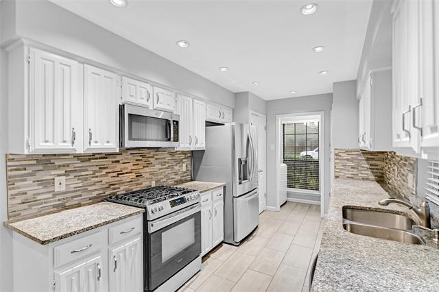 Building Photo - 2600 Summertree Dr