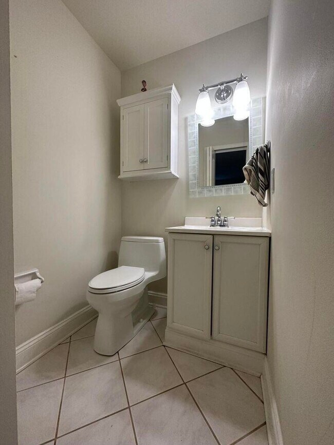 Building Photo - 917 SW 36th Terrace