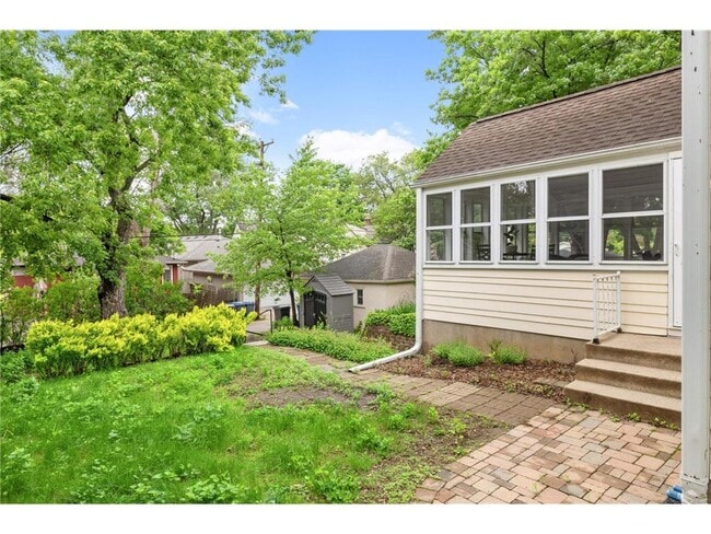 Building Photo - 4020 Ewing Ave S