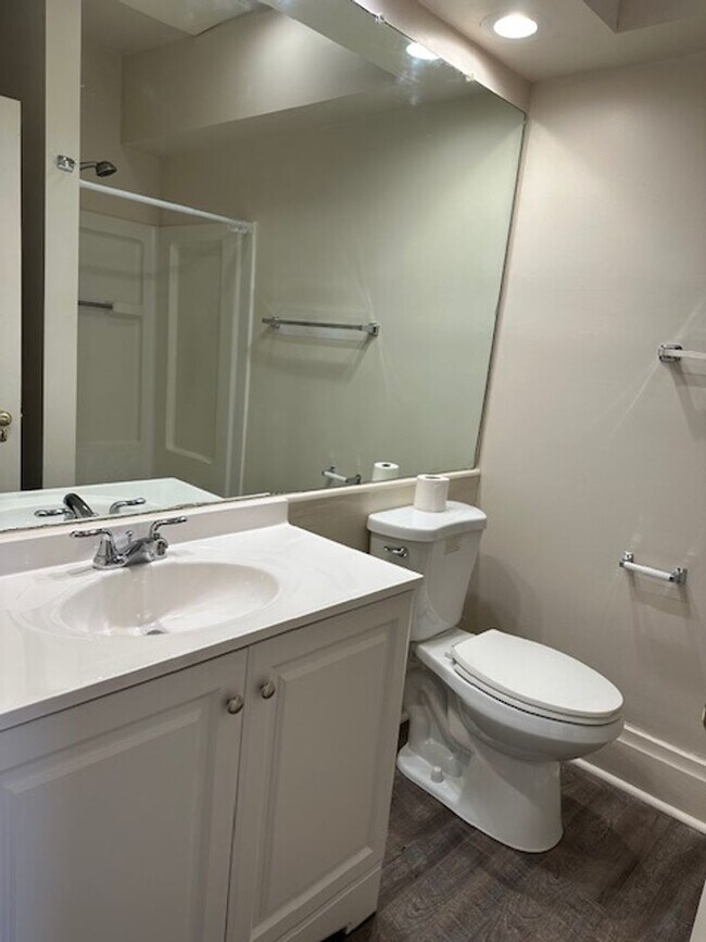 Building Photo - 570 Race St