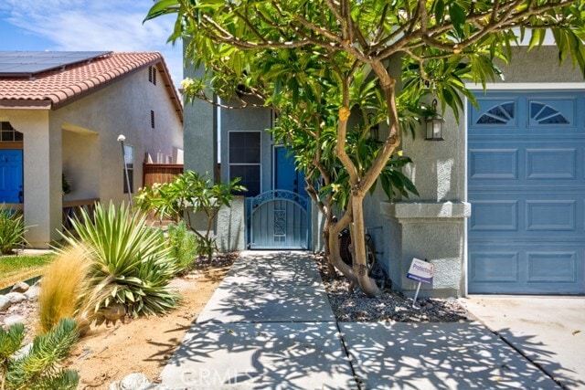 Building Photo - 14794 Goldenrain Dr