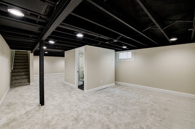 Building Photo - 1032 Charleville Ave