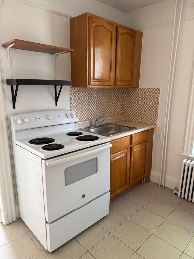 Building Photo - 1650 John St