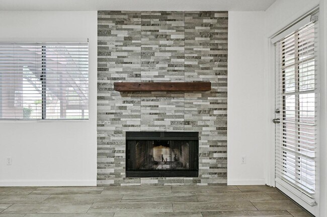 Building Photo - 1075 E Chandler Blvd