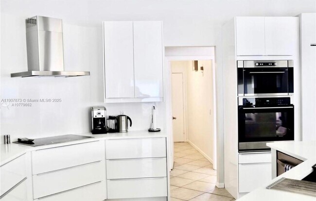 Building Photo - 3341 Overlook Rd